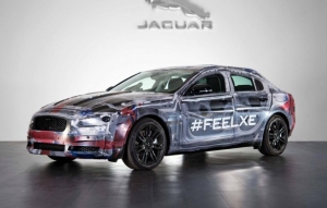 Jaguar показала тизер нового «младшего» седана XE (фото)
