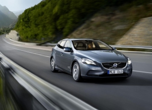 Volvo рассказала об обновлениях для V40 и его вседорожной версии
