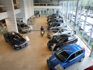 Автодилеры расторгают договоры на продажу автомобилей в белорусских рублях