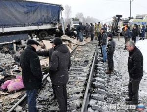 Белорусы-водители автопоезда погибли в России, не уступив дорогу поезду