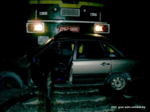 Две похожие аварии: автомобили попали под поезда