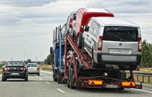 ГТК не прогнозирует массового вывоза легковых автомобилей из Беларуси в Россию после снятия ограничений