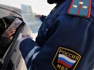 Инспектор ГИБДД из Саратова пытался вымогать взятку у жены