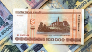Курс белорусского рубля подошел к минимально установленному уровню