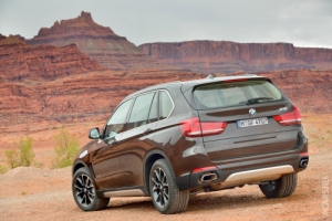Новый внедорожник BMW X5 появится в ноябре (фото)