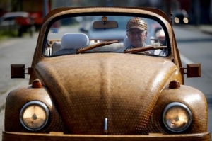 Пенсионер сделал полностью деревянный Volkswagen Beetle (ФОТО)
