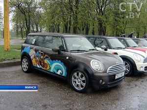 Почти сотня автомобилей марки «Мини» собралась на ежегодный слет в Минске