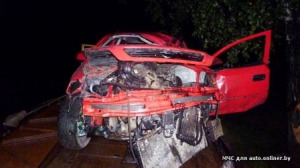 Пружанский район: пьяный водитель Mazda съехал в кювет и врезался в дерево
