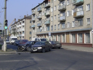 В Барановичах на перекрестке произошло ДТП с участием трех автомобилей