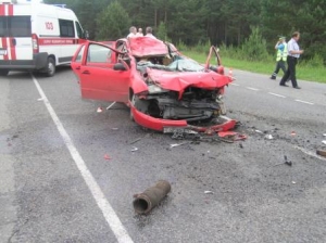 В Березовском районе Skoda столкнулась с трактором: погибли два пассажира легковушки