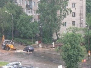 В Гродно Renault утонул в сточной канаве