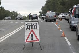 Водитель Audi столкнулся на МКАД с поливочной машиной и погиб